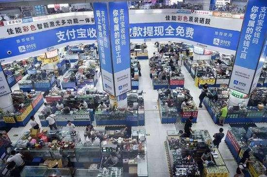 深圳華強(qiáng)北 華為、蘋果、小米線下店與電子配件的消費(fèi)交響曲